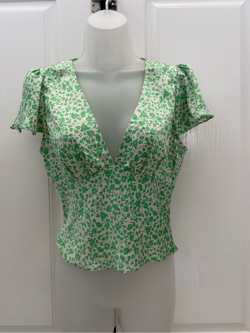 ASTR Green Floral V-Neck Top Sz S